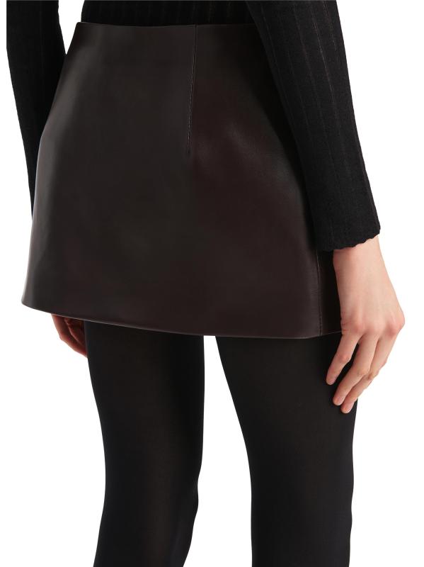 #4: تنورة قصيرة من الجلد النفاث - طين