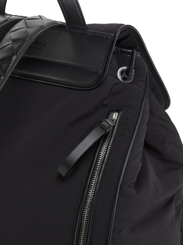 #6: حقيبة ظهر كروس رود إنتريشياتو الجلدية - أسود+فضي