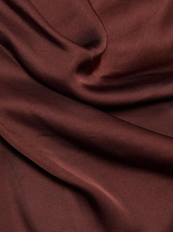 #6: فستان أستر رايدس من الساتان - بلاك شيري