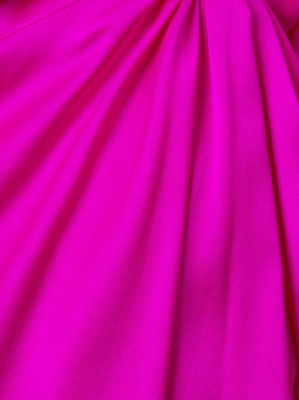 #5: فستان إيرين رادز من ريسورت نايتس - هوت بينك