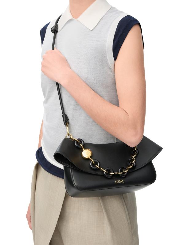 【 LOEWE 】ショルダーバッグ a2896 Shop Loewe - Medium Ola Chain Leather Shoulder Bag | Saks