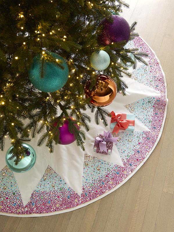 تنورة مزينة بشجرة عيد الميلاد من القطن المسحور