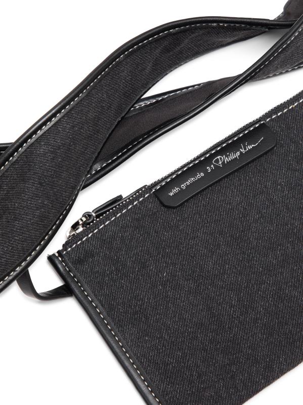 #6: حقيبة دنيم مزيّنة بقبة ماركت - أسود