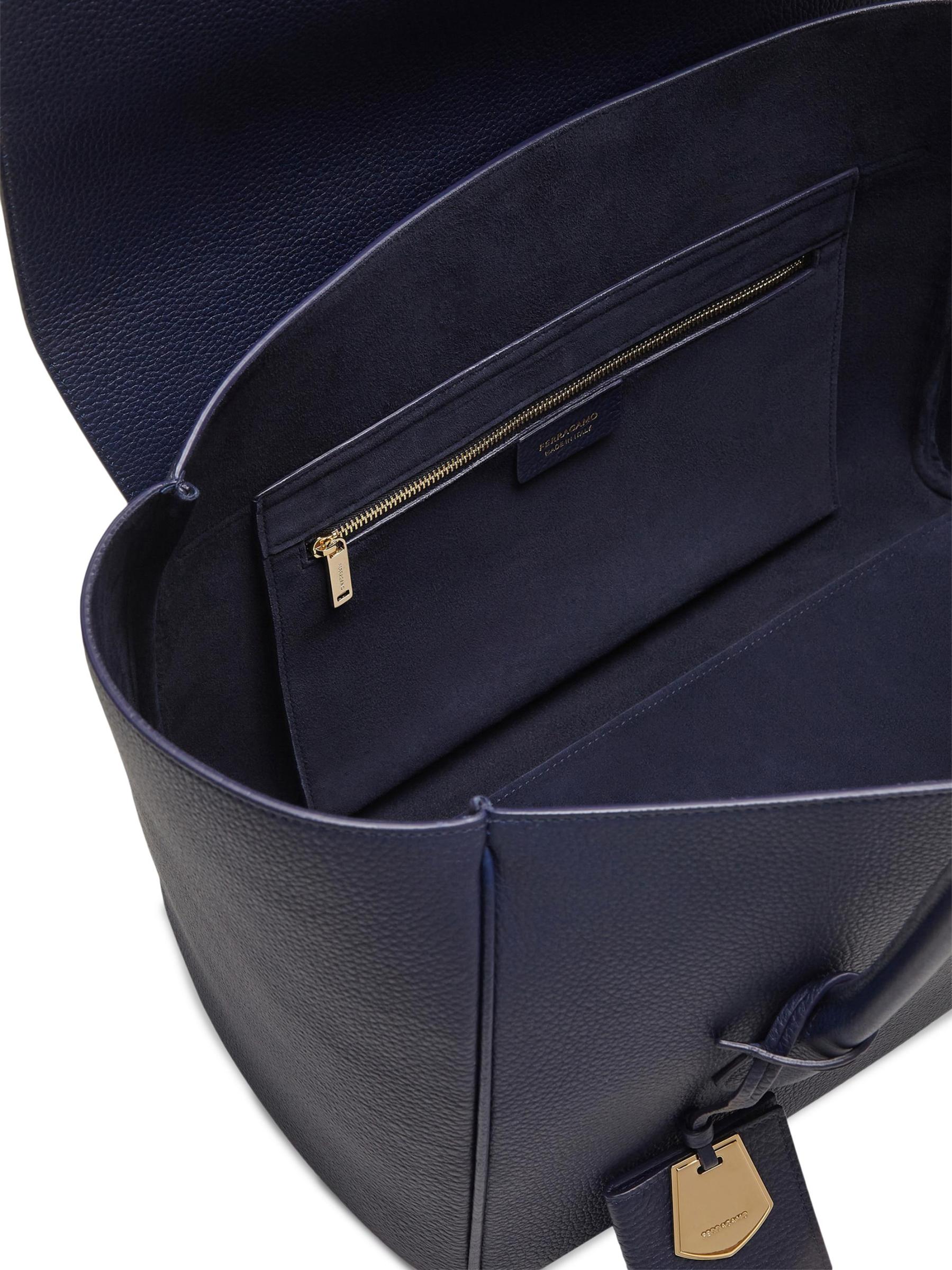 Ferragamo 1927 フィレンツェ メンズ オールレザー トートバッグ. Ferragamo - ラージ・フィレンツェ・レザー・トートバッグ を