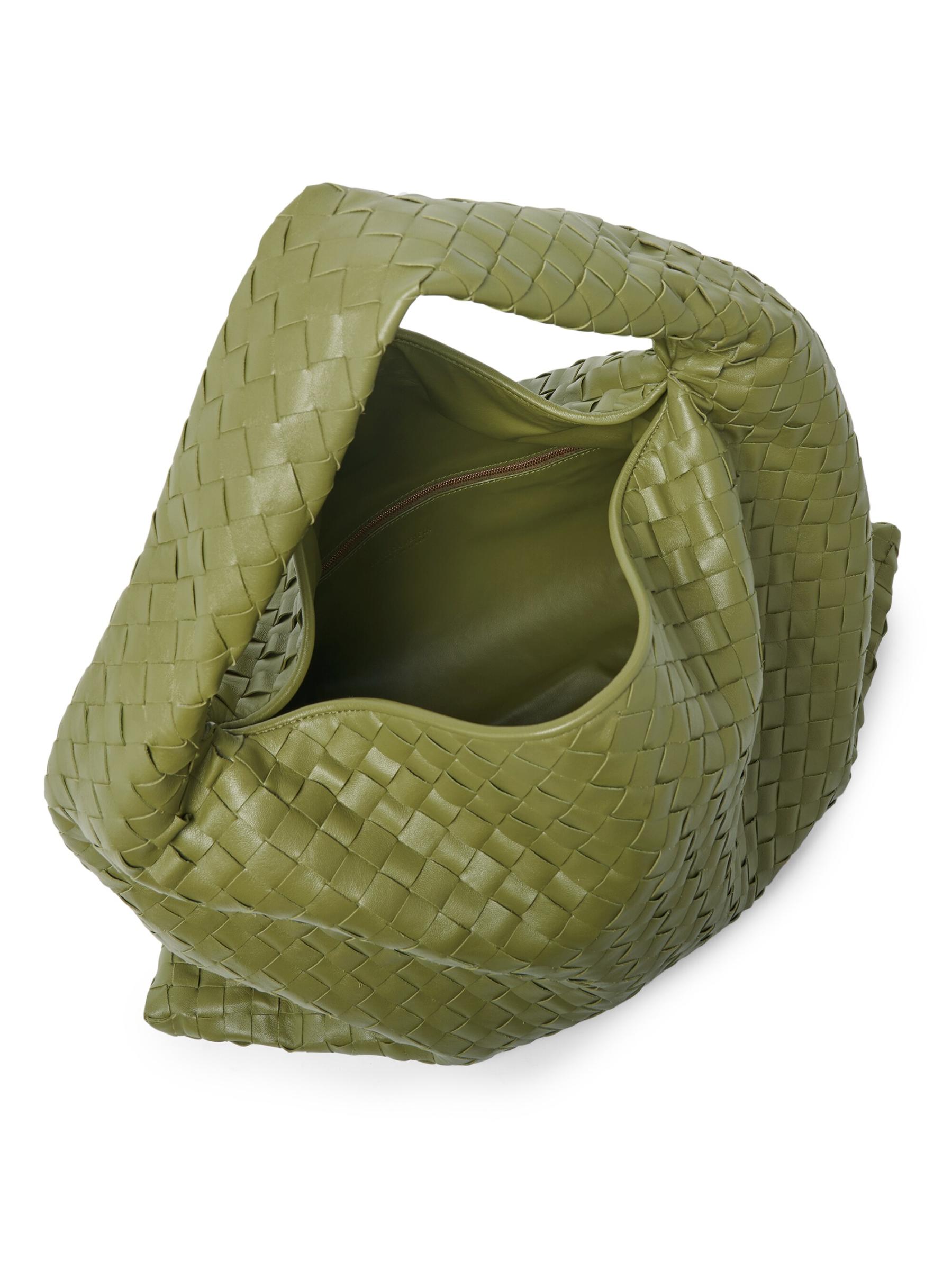 【BOTTEGA VENETA】ラージ ホップ ホーボーショルダーバッグ Bottega Veneta® Women's Large Hop in Fondant. Shop online now.