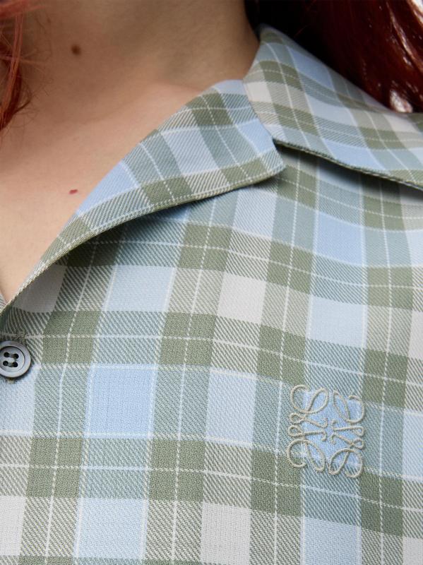 #5: قميص كامب من الصوف المزركش بأزرار أمامية - أزرق فاتح وأبيض