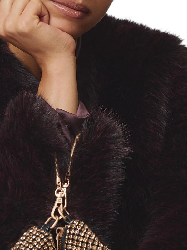 #5: معطف ماركو قصير من الفرو الصناعي - عنابي اللون