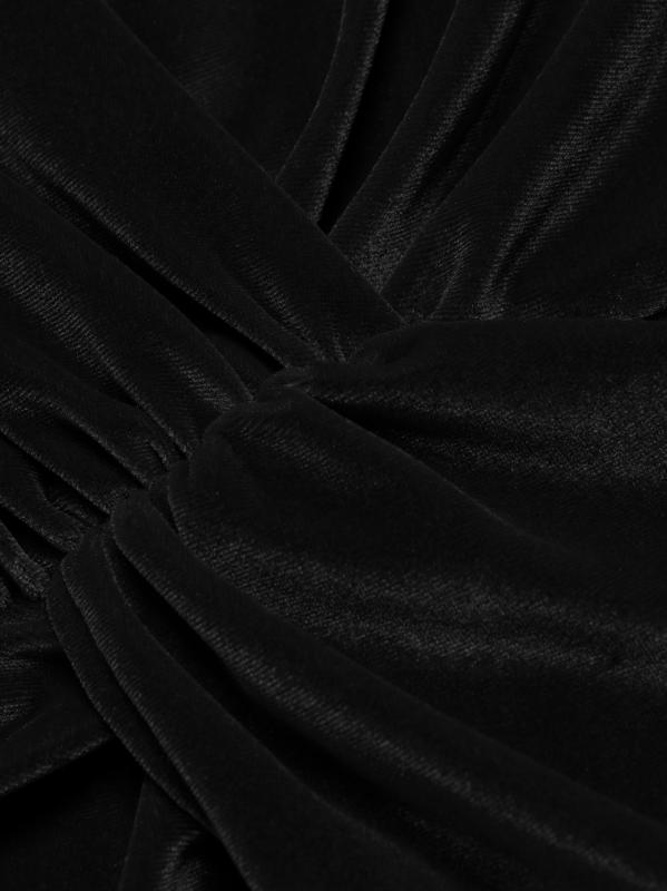 #6: فستان Misse من المخمل بأكمام طويلة - أسود