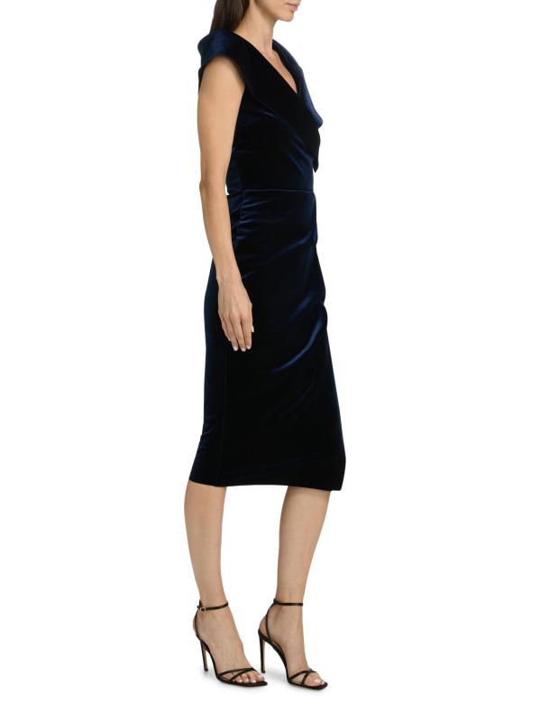 #3: فستان كوكتيل من المخمل المشدود من Fit - نوتة زرقاء