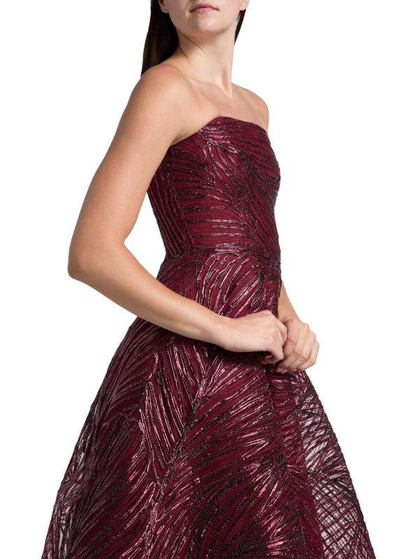 #5: فستان مطرز بدون حمالات - بوردو