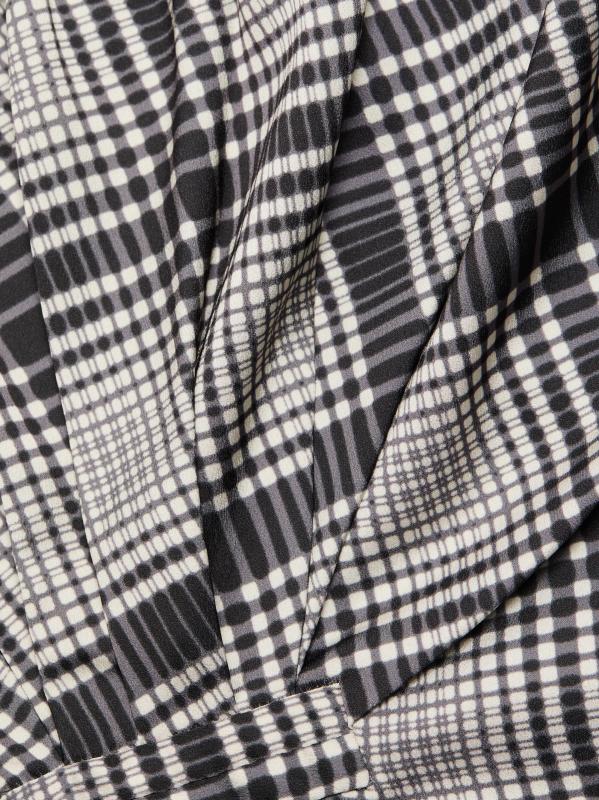 #6: فستان أديليتا تشيك كريب ساتان متوسط الطول - القرش الأسود إكرو