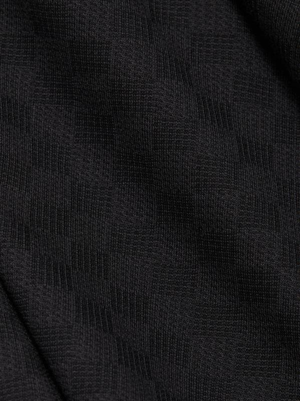 #6: تي شيرت قصير الأكمام من القطن والحرير المربّع - أسود