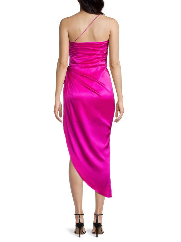 #4: فستان إيرين رادز من ريسورت نايتس - هوت بينك