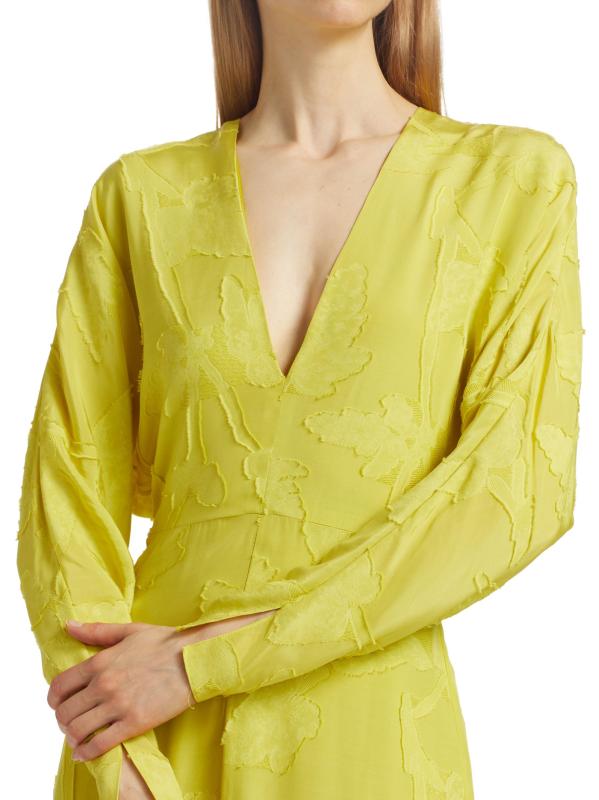 #5: فستان كوكتيل فيل كوبيه برقبة على شكل حرف v - شارتريوز