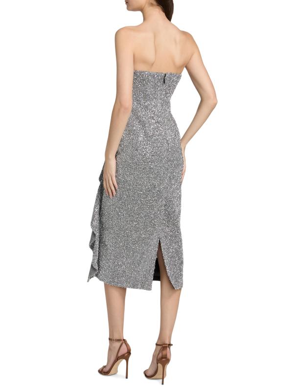#4: فستان كوكتيل بدون حمالات مزين بكشكشة من كاتي سيكوين - فضة