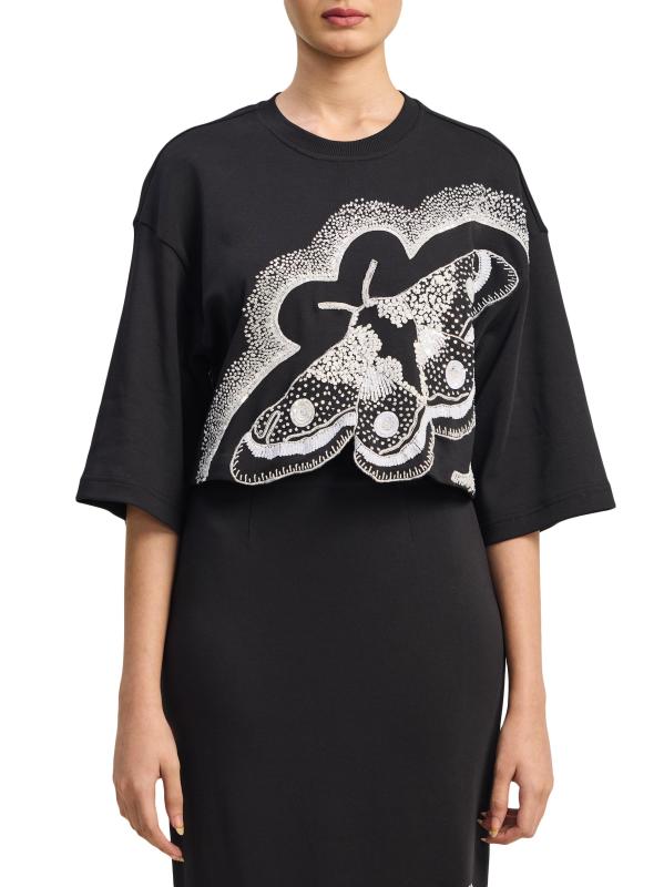 #3: بلوزة قصيرة مزيّنة بالترتر على شكل فراشة - أسود