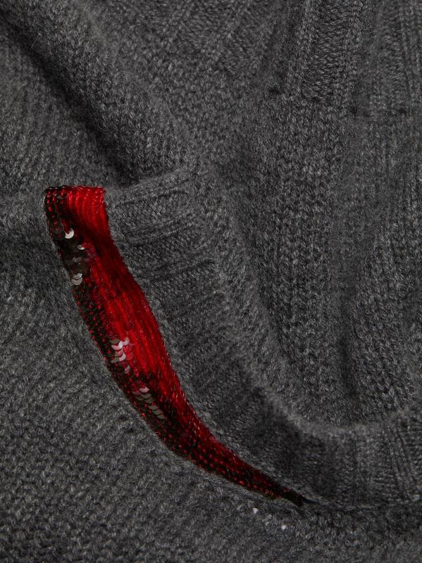 #6: سترة من الكشمير مزينة بالترتر - على لطيفة