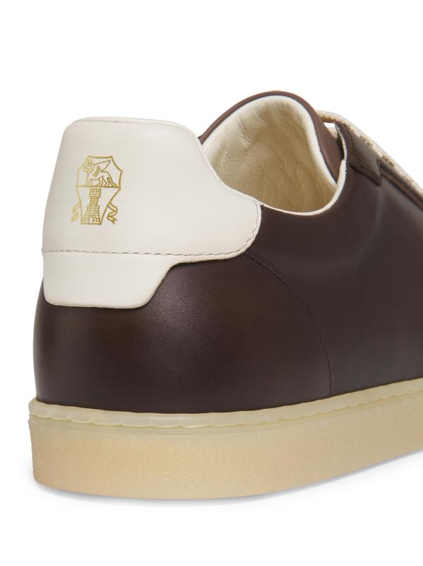 #5: حذاء رياضي من الجلد بنعل مطاطي - بني داكن