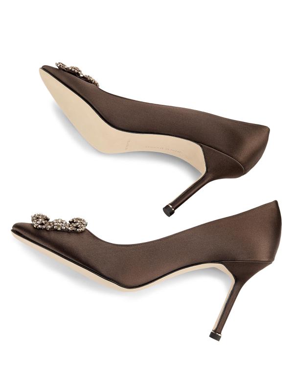 #6: حذاء ساتان مزيّن بالكريستال من Hangisi - بني داكن