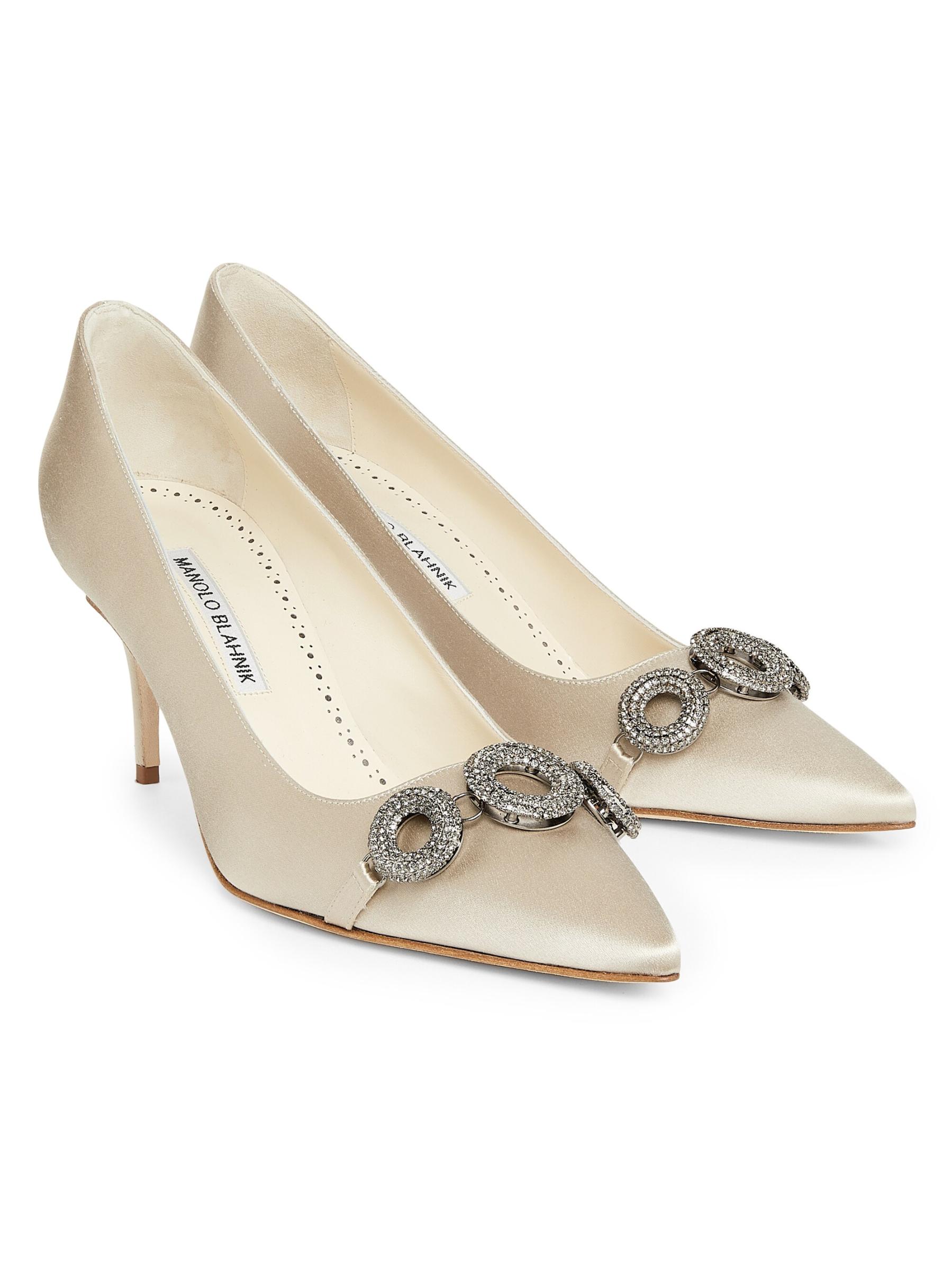 セレブ愛用ブランド【Manolo Blahnik】クリスタルサテンパンプス Manolo Blahnik - イステラロ・クリスタル装飾サテンパンプス を