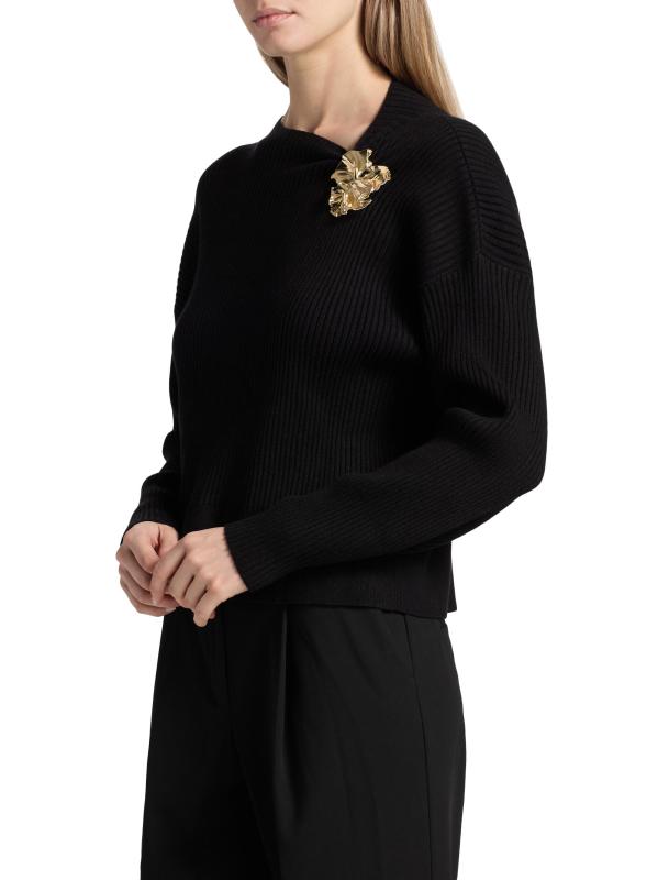 #3: سترة Westie محبوكة بتفاصيل الأزهار - أسود