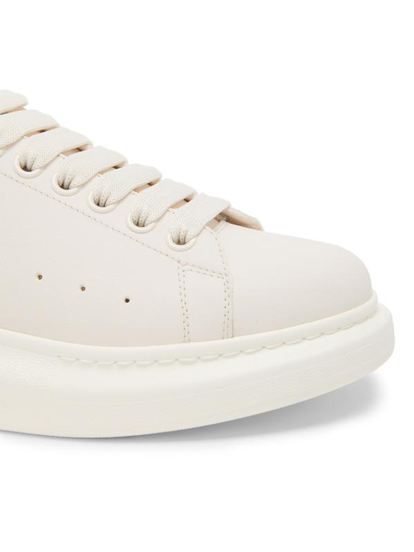 【ALEXANDER MCQUEEN】レザーロートップスニーカー McQueen - レザーロートップスニーカー をオンライン購入 | Saks