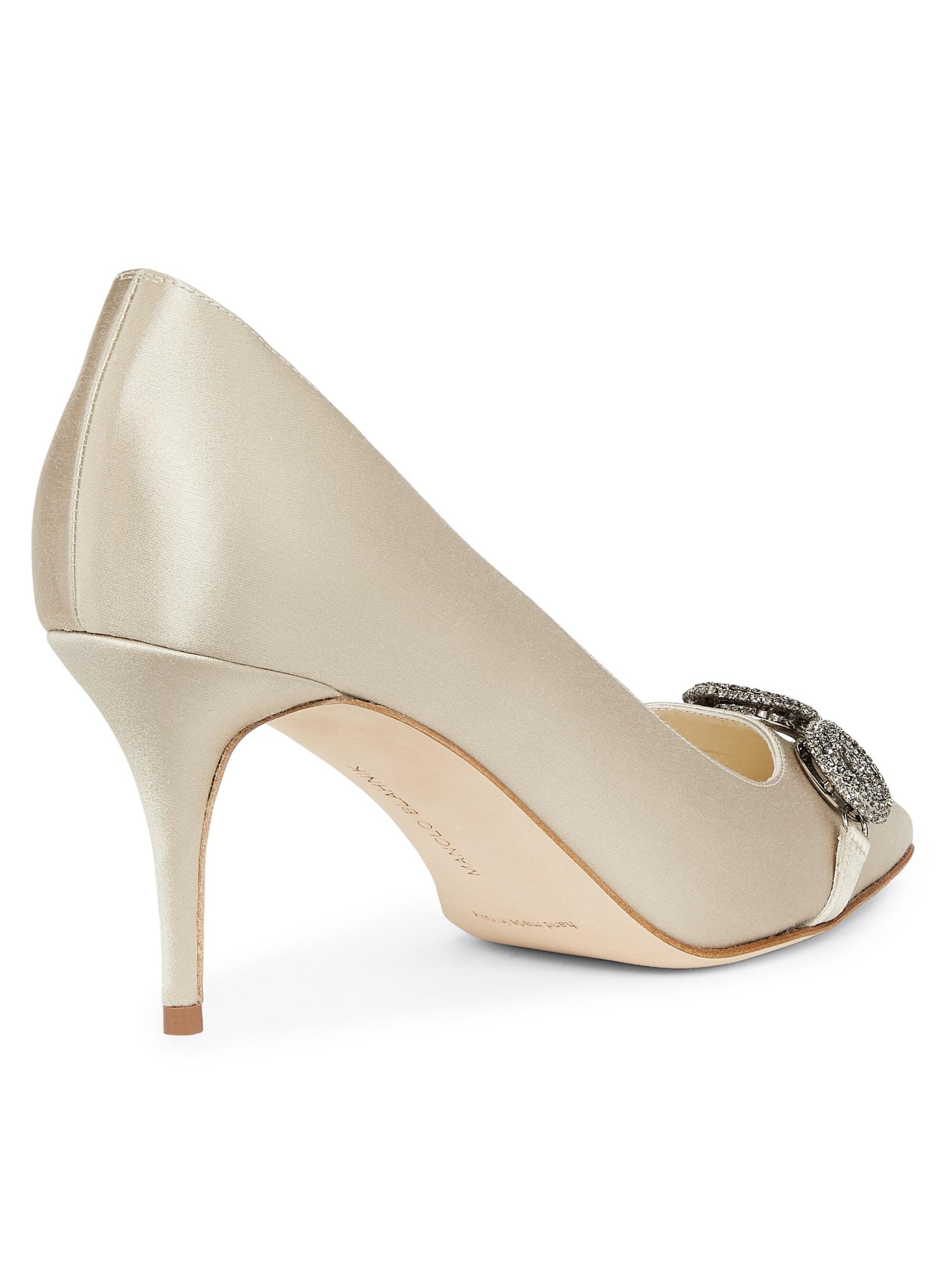 セレブ愛用ブランド【Manolo Blahnik】クリスタルサテンパンプス Manolo Blahnik - イステラロ・クリスタル装飾サテンパンプス を