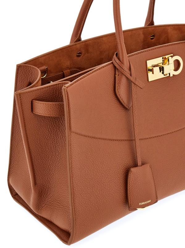 人気商品の中古品・新品・未使用品 Ferragamo - ラージ・レザー・トートバッグ をオンライン購入 バッグ