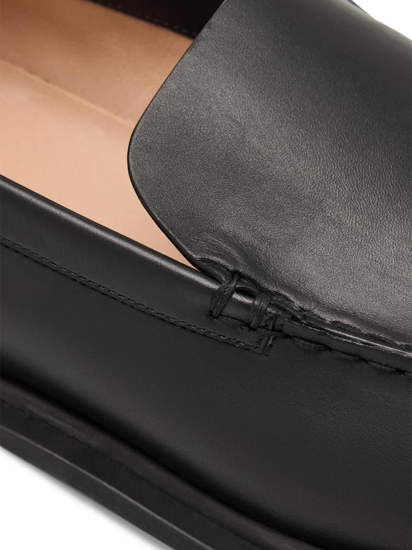 #5: حذاء لطيف مصنوع من الجلد - أسود