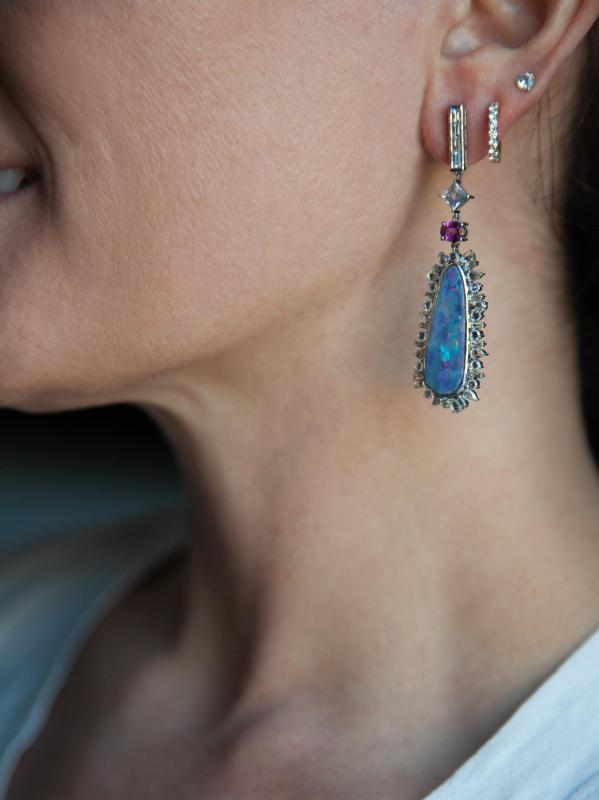 #2: أقراط متدلية من الذهب الأبيض عيار 14 قيراطًا والياقوت الوردي والأوبل و1.67 من TCW - أوفال