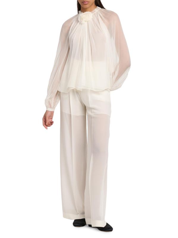 #6: بلوزة من الحرير المجمّع بتفاصيل وردية - أبيض