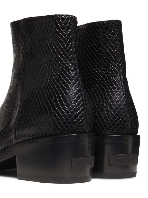 #3: أحذية الكاحل الجلدية المنقوشة بجلد الأفعى من سانتا في - أسود