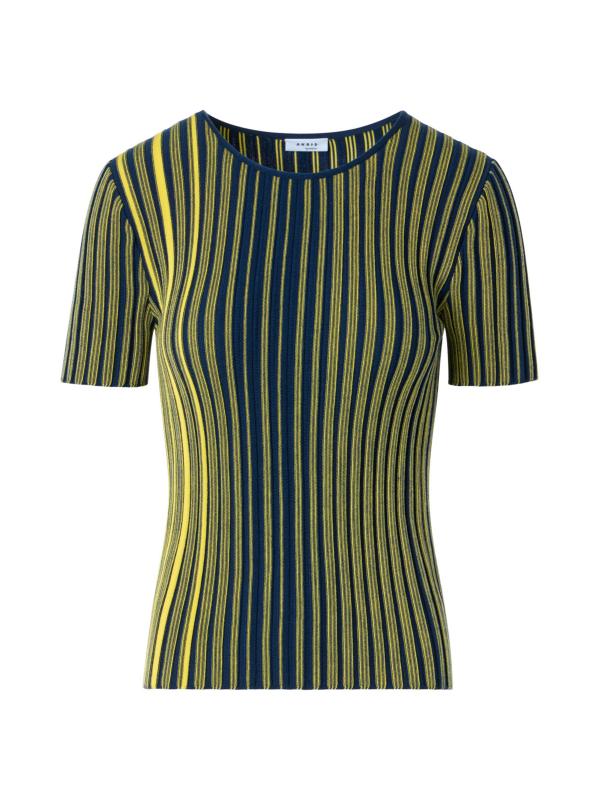 سترة محبوكة من الصوف المقلّم