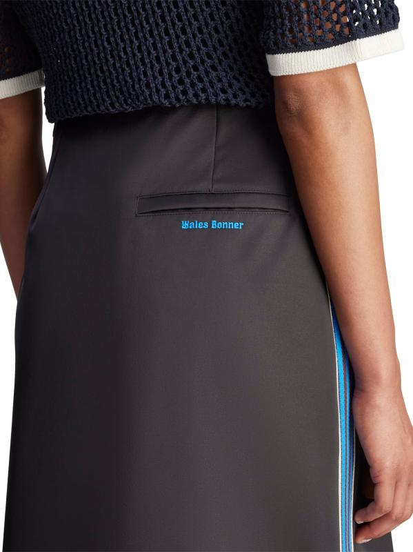 #7: تنورة بونر من الساتان من أديداس x Wales - أسود