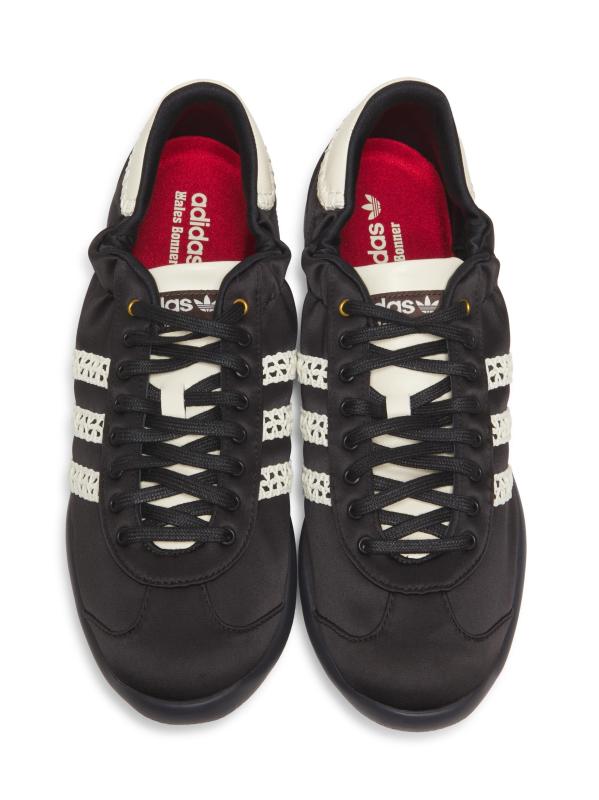 #4: حذاء أديداس إكس ويلز بونر كارينثا ساتان بقميص منخفض - أسود، بني داكن، كريمي، أبيض