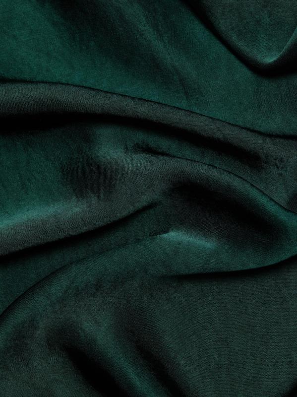 #6: بلوزة ساتان برقبة على شكل وشاح - جونيبر