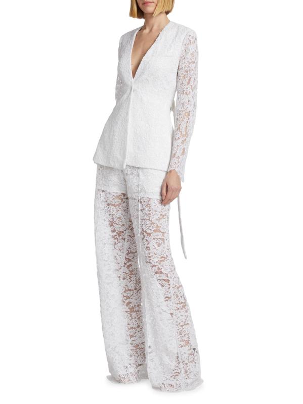 #7: جاكيت بليزر من الدانتيل المزهّر مناسب - إكرو