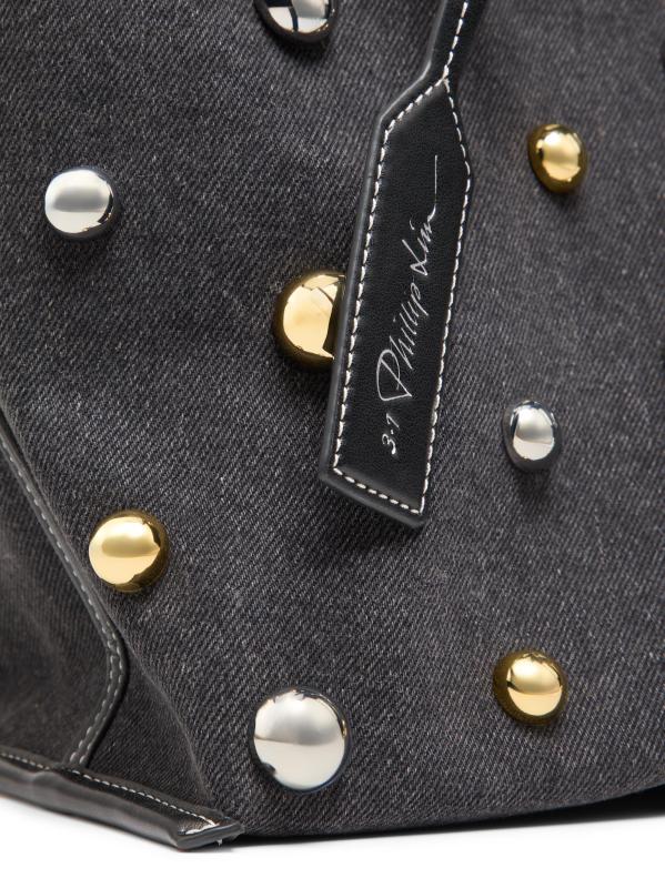 #5: حقيبة دنيم مزيّنة بقبة من ميني ماركت - أسود