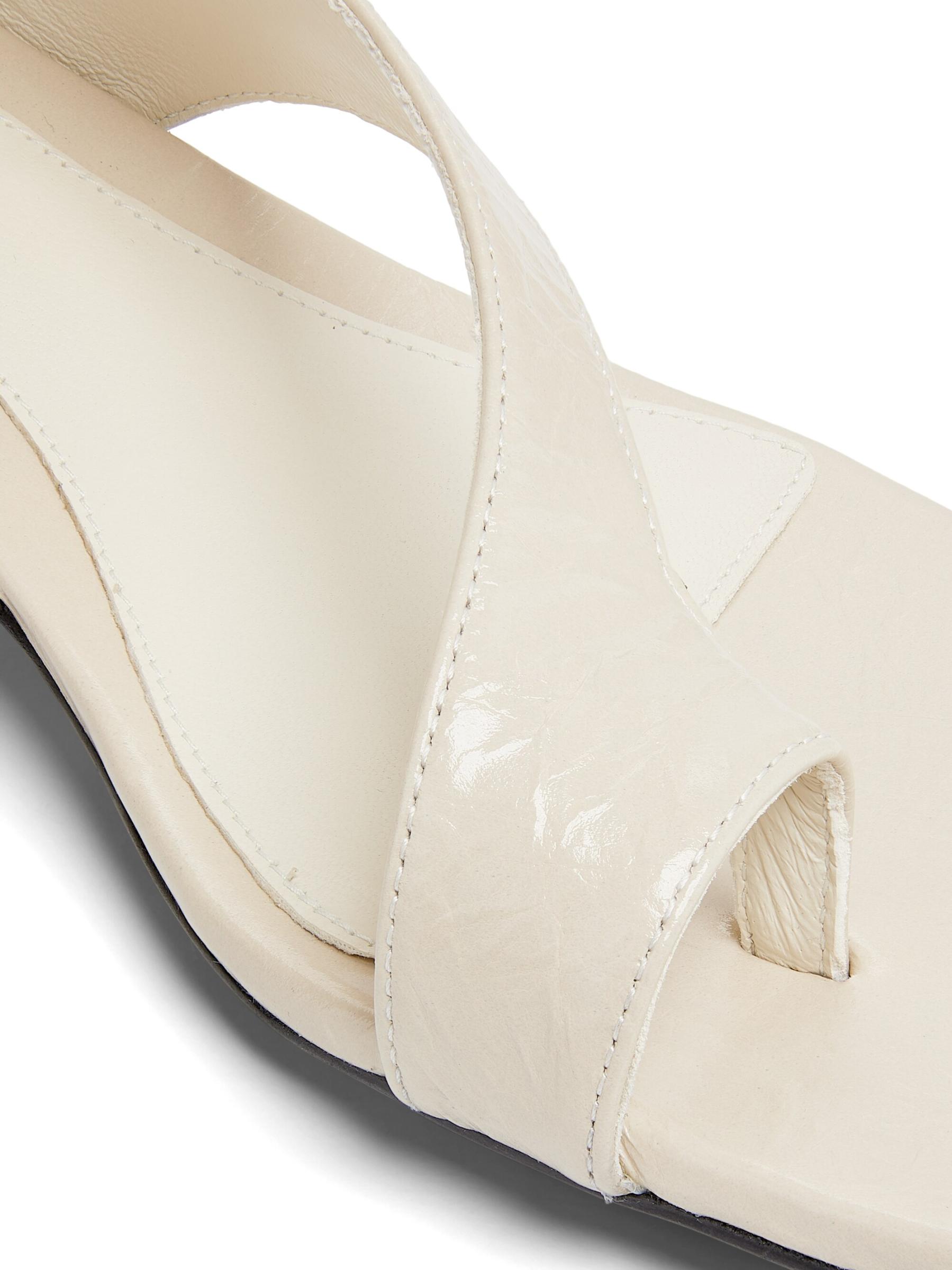 【Toteme】40mmレザーサンダル BQmBGMwNh8b8.jpg?width=768