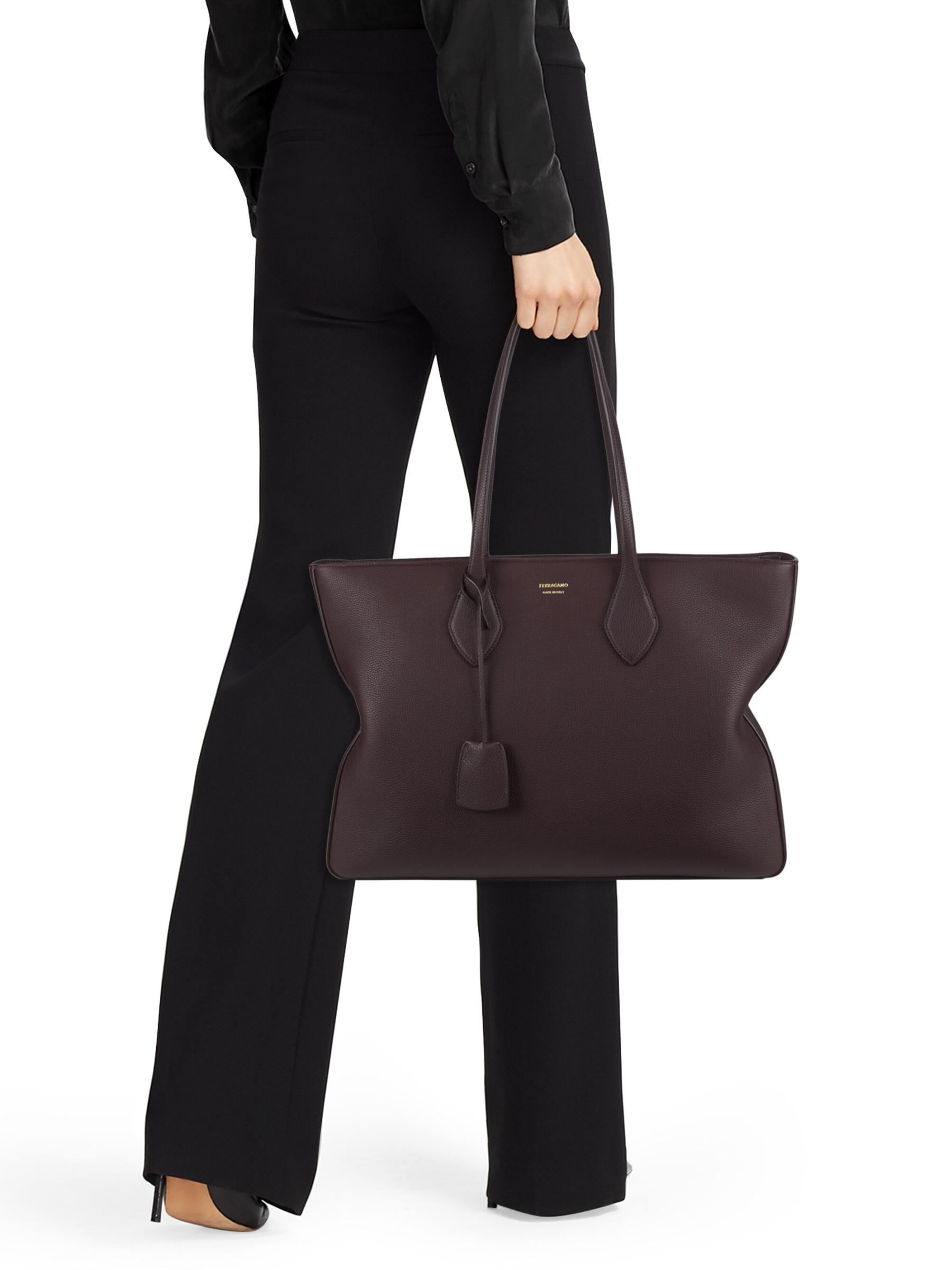 送料関税込【FERRAGAMO】スター トートバッグ ラージ Ferragamo - ラージ・スター・トートバッグ をオンライン購入