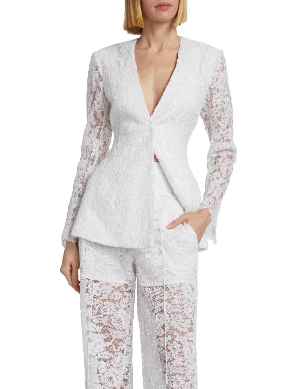 #2: جاكيت بليزر من الدانتيل المزهّر مناسب - إكرو