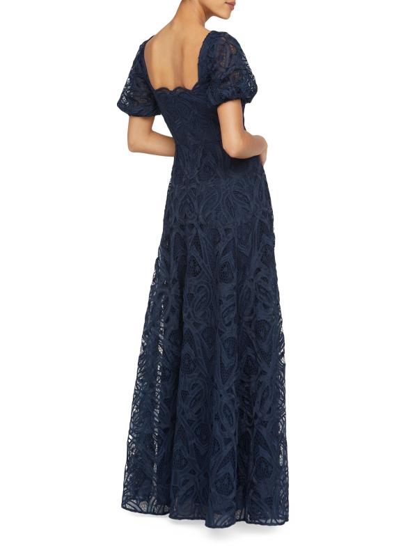 #3: فستان دومينيك من الدانتيل بأكمام منفوخة - أوديسي جراي