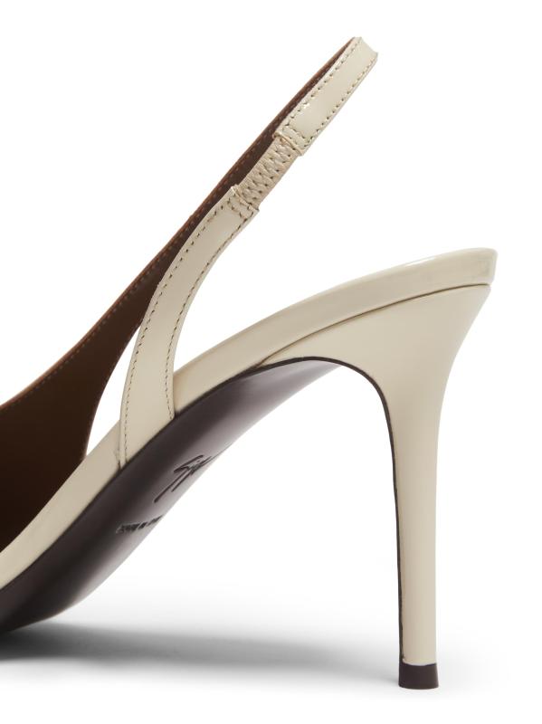 #5: حذاء سلينغ باك من الجلد اللامع مقاس 85 مم من فيرنيس فاج - أوف وايت