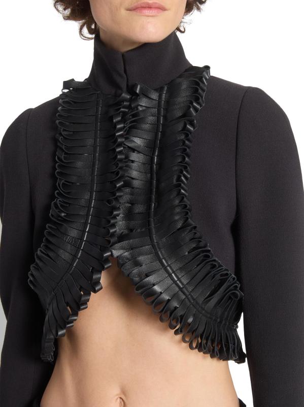 #5: جاكيت قصير مزيّن بالجلد الصناعي - نوار باليا