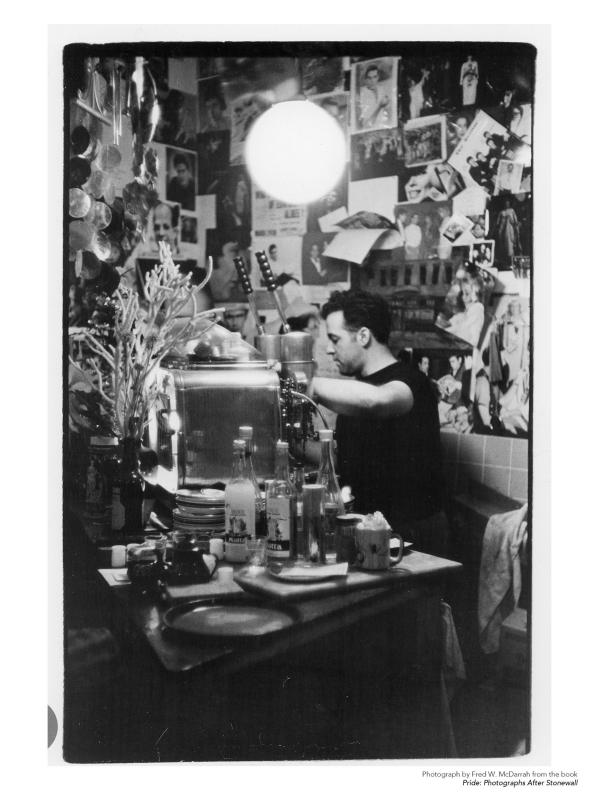 #4: الفخر: صور فوتوغرافية بعد ستونوول - NO COLOR