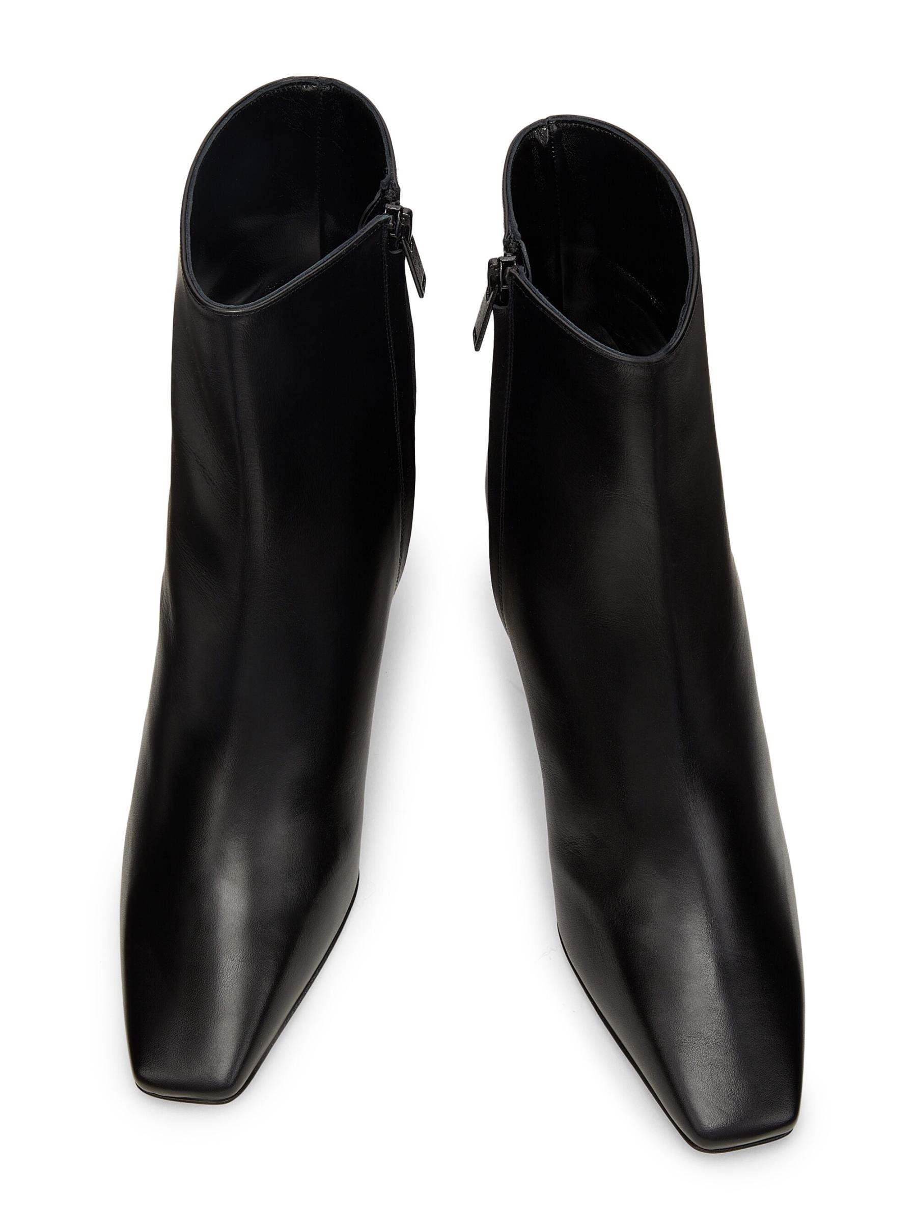 送料関税込■Manolo Blahnik■Dildaltra 70レザーアンクルブーツ Manolo Blahnik - オファラロ・レザー・アンクル・ブーツ を
