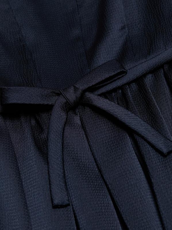 #6: فستان متوسط الطول بدون أكمام من Soline - القوات البحرية