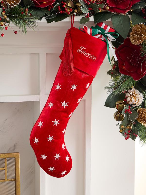 جوارب مخملية للعطلات مزينة بالخرز على شكل رقاقات