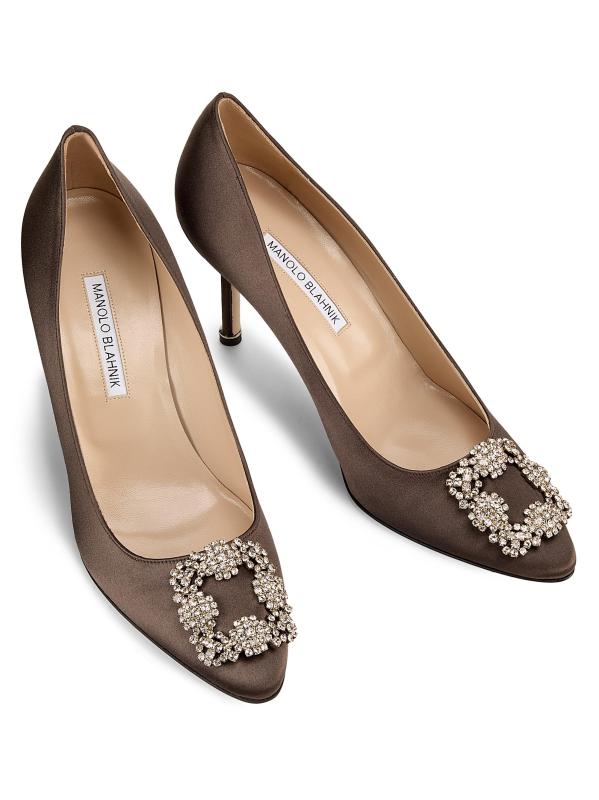 #4: حذاء ساتان مزيّن بالكريستال من Hangisi - بني داكن