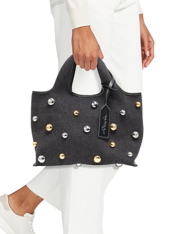 #2: حقيبة دنيم مزيّنة بقبة من ميني ماركت - أسود